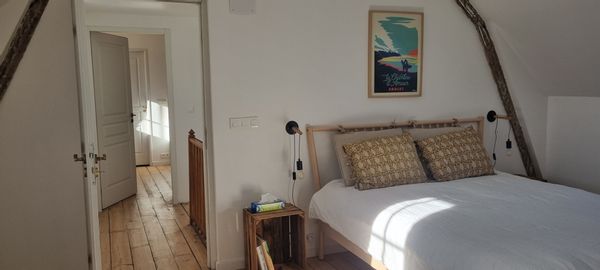Chambre privée avec vue sur les Pyrénées et salle d'eau avec toilettes privée