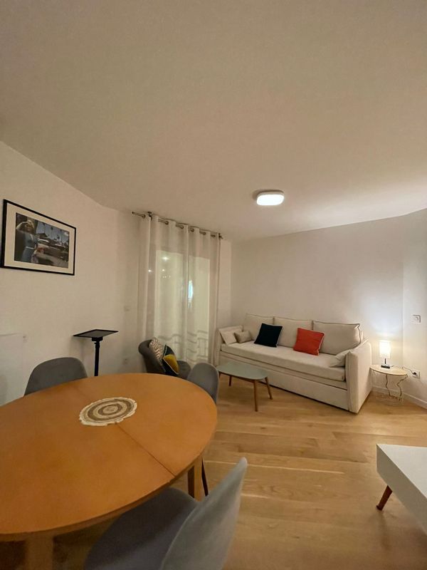 Live like a Parisian ! Cosy 65m² Flat in Paris with King Size Bed close to Metro + Parking