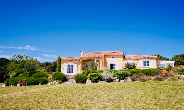 Villa en Drôme provençale avec vue sur les oliviers et les lavandes