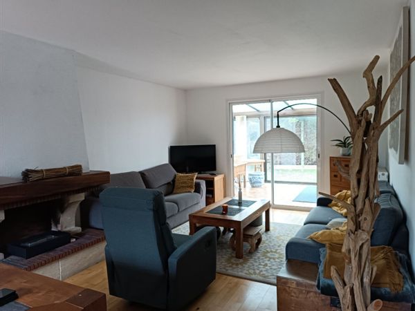 Maison de ville au calme aux portes  de Caen, en Normandie.