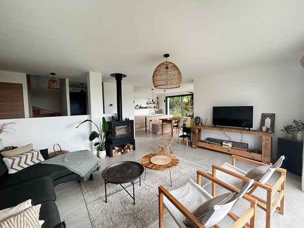 Maison chaleureuse avec vue panoramique, au calme