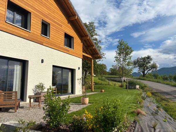 Maison chaleureuse avec vue panoramique, au calme