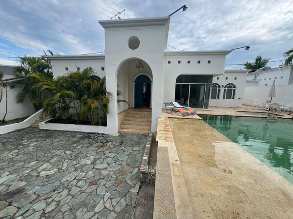 Alejandro G's house