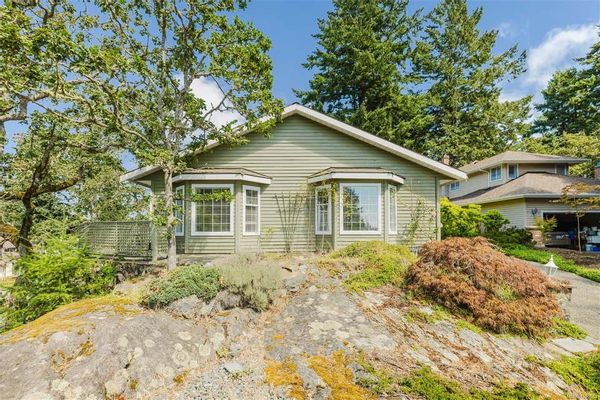 Spacious Victoria Bungalow