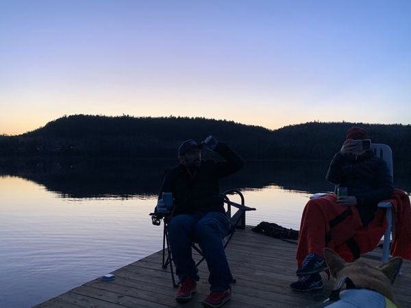 Charmant chalet au bord du lac Pedalo, ponton et paddle board disponibles