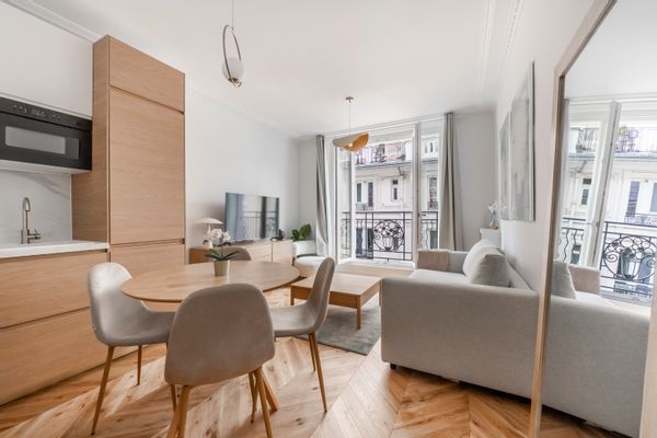 We Parisian * Invalides* Cozy Home