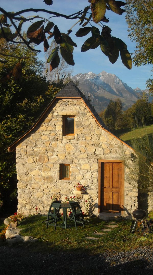 La maison de Béatrice est un ancien moulin à eau entièrement rénové en pierres apparentes et bois.
