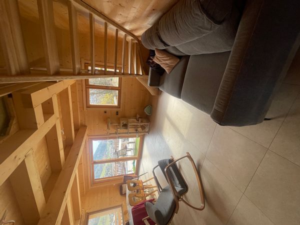 La maison traditionnelle régionale (chalet) avec belle vue sur les montagnes