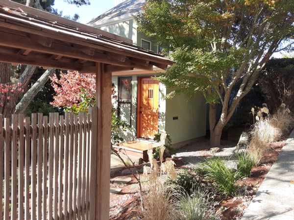 Cozy home w/Bay views, right near Berkeley