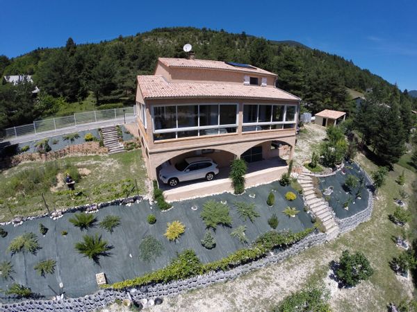 Près des gorges du Verdon , Grande maison à la montagne au calme et au frais en haute Provence