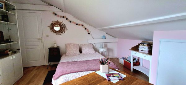 1 ou 2 chambres selon vos besoins.  SDB et WC privatifs