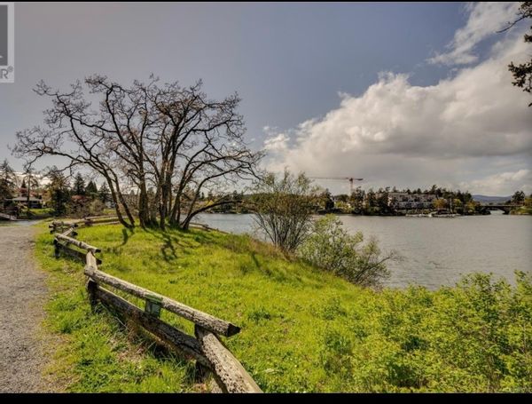 2 Bedroom home is nestled along the beautiful Gorge waterfront