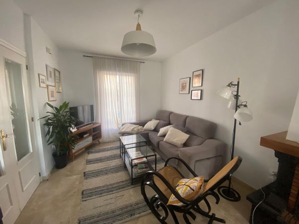 Family home with private garden near Seville