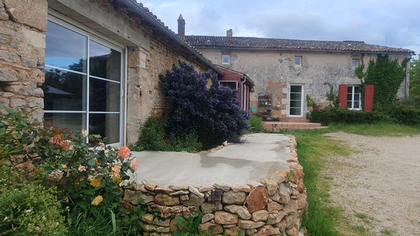 Grande et charmante ferme historique dans le Poitou