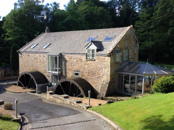 The Watermill, Riverside Luxury Nestled Between Historic Tourist City of Chester & Snowdonia National Park