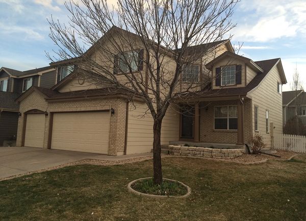 South of Denver Driving distance to famous Rocky Mountain National Park Family Friendly home in a sweet enighborhood.