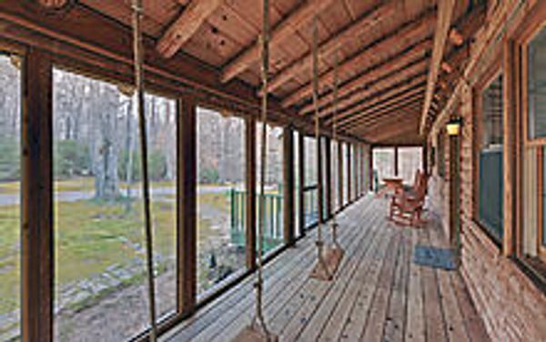 Secluded Cabin in northeast GA on Lake Hartwell, perfect for families