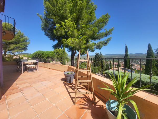 Entre mer et vignes : Poussez la porte de votre maison de vacances.