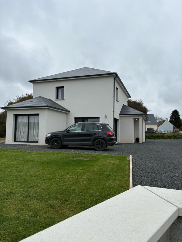 Maison moderne et lumineuse à 15-20 mins de la mer. Moderne and bright home,15-20 mins from thesea