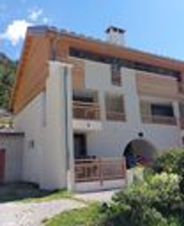 Un appartement dans le Queyras avec vue sur la montagne. (Ne pas contacter pour moins de 5 nuits).