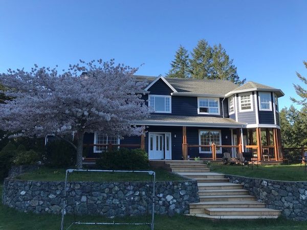 Beautiful spacious home surrounded by trees