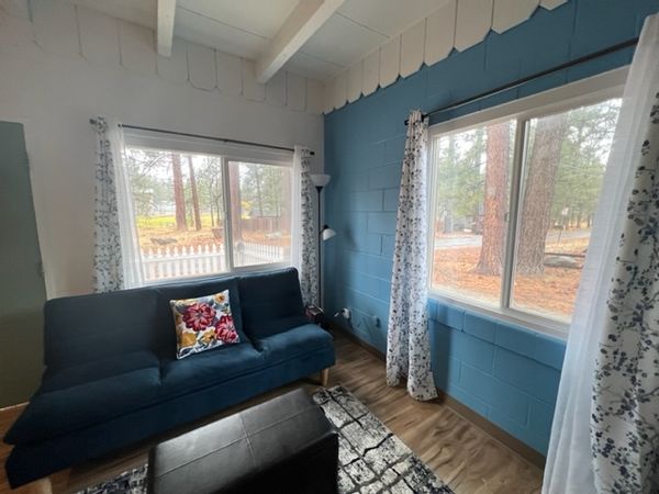 Peaceful, Quiet Cute Tahoe home close to Heavenly ski, shops, Casinos and lake