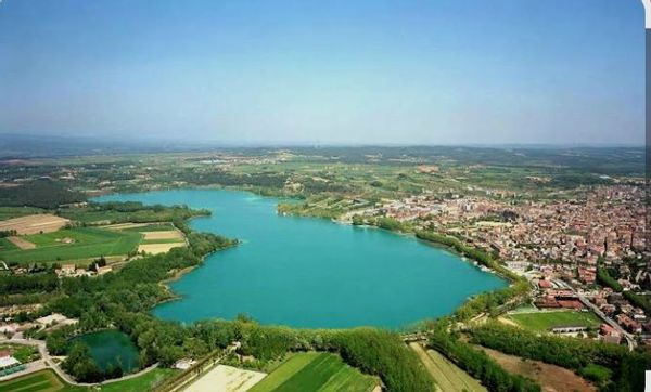 Nice apartment in the middle of Banyoles
(Minimum one week in vacations breaks)