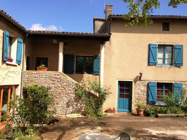 Ancienne ferme à 15 mn de Lyon avec baignade naturelle, France