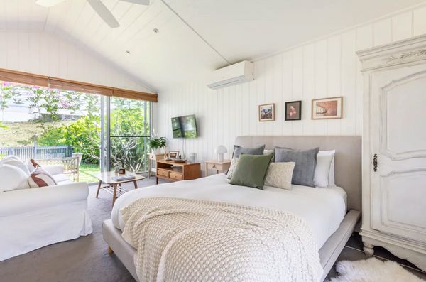 Byron Bay Cottage with Pool & Views Over Lush Green Hills