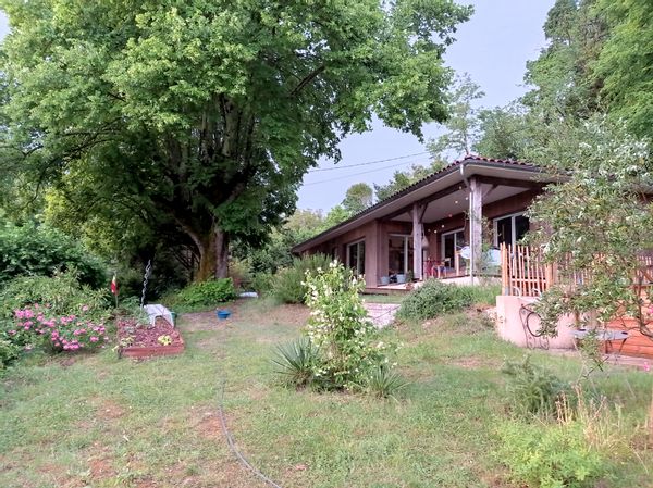 Maison en bois sur les hauteurs de l'Entre 2 mers