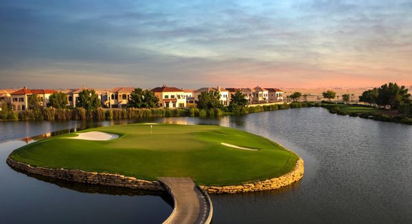 Very nice townhouse in Jumeirah Golf Estate, the very same location as DP World Tour finals. You can access the gold course in Buggy.