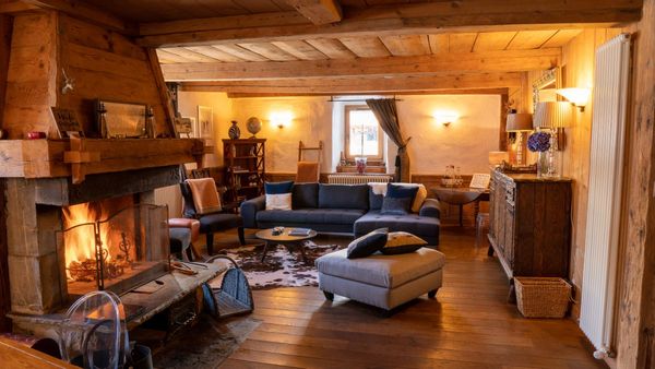 Large chalet 6 Bedrooms  , close to Morzine centre with hot tun & sauna. La Ferme a Mamy.
