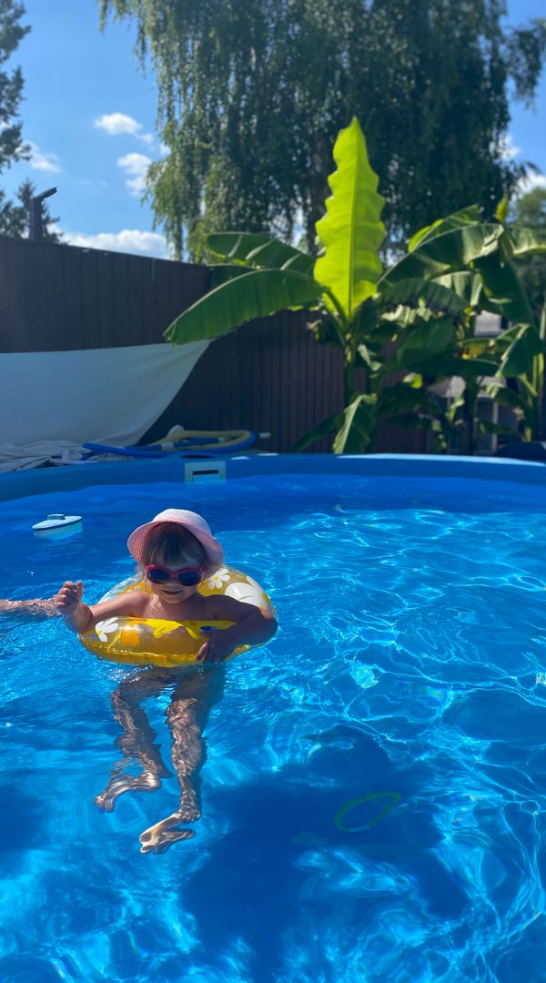 Looking for GuestPoints! Mercedes’s house with a pool.