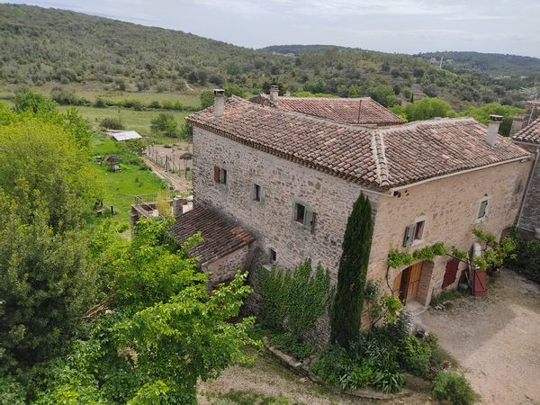 Mas cévenol sur un domaine de 2 hectares