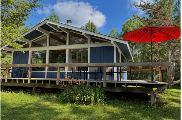 Jess, Josh, and Silans hus