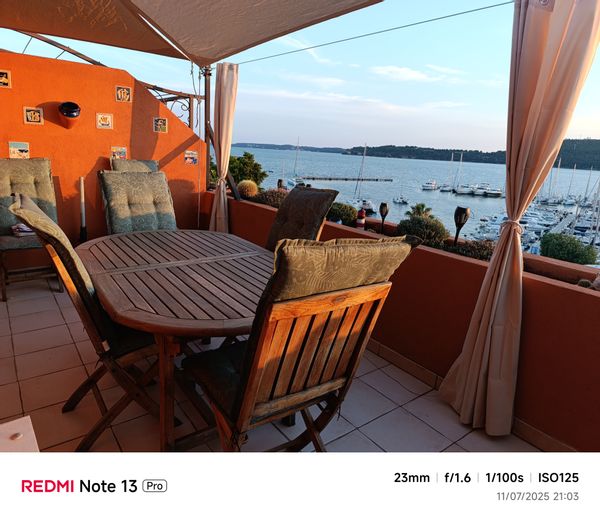 Terrasse , jardin et plage en Provence! Vue petite mer sur étang de Berre.