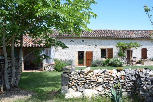 La maison de Muriel et Eric est en accès direct à la piscine couverte et chauffée.