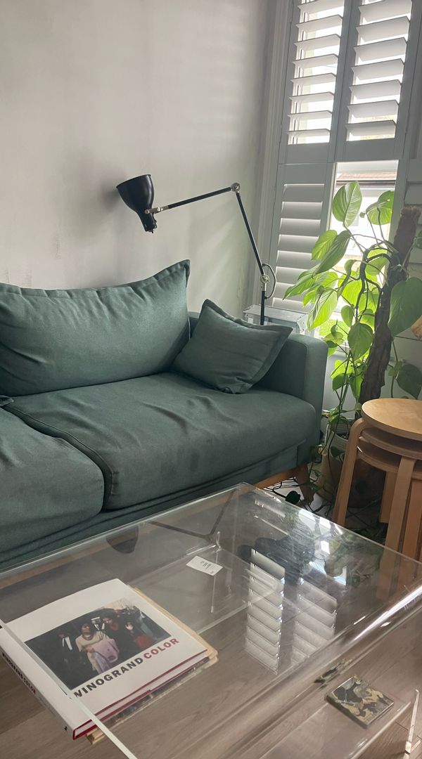 Bright two-bedroom flat in a friendly London neighborhood