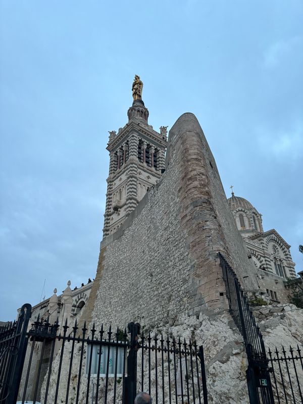 Charmant appartement avec vue sur Notre-Dame de la Garde – plein centre de Marseille
