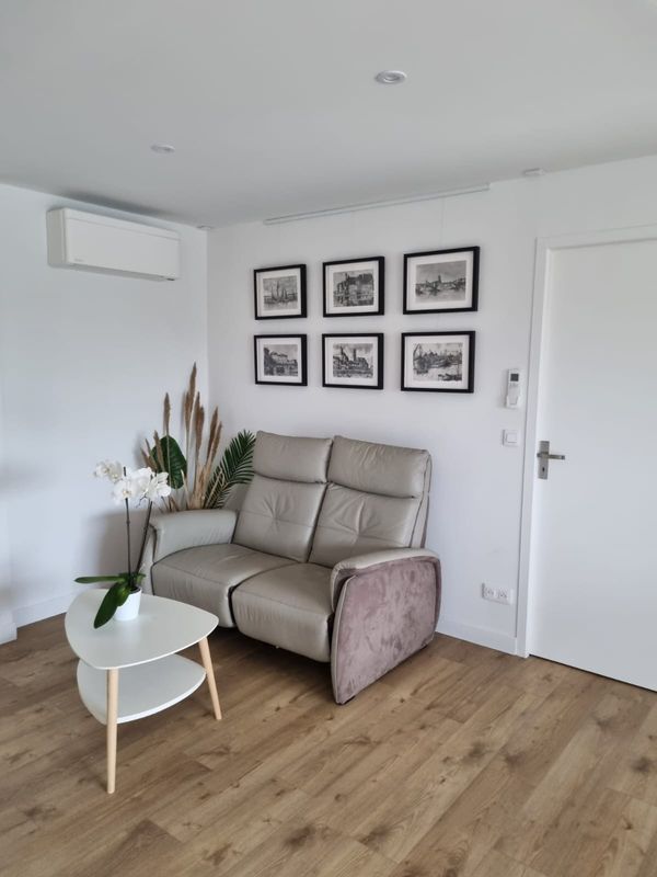 Chez les PANISOT, appartement dans maison familiale