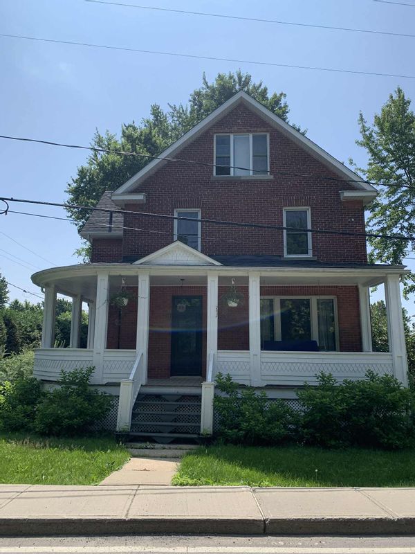 Maison centenaire très cosy au cœur de Coteau Station.