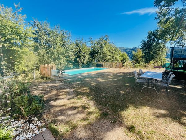 Maison familiale avec piscine et jardin – proche de Nice