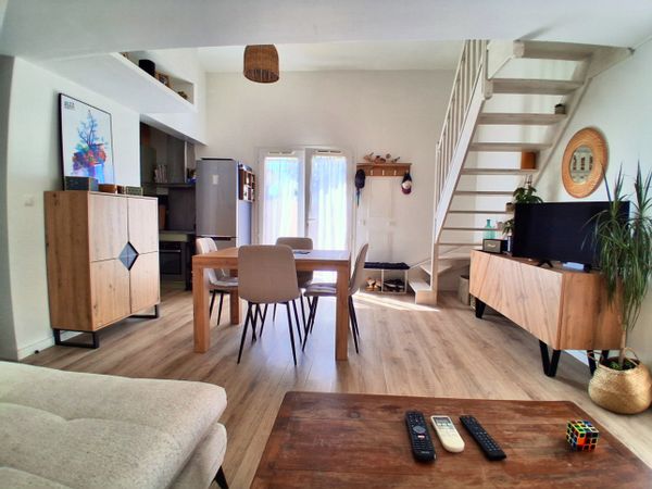 Maison à Frontignan proche Montpellier et Sète, entre mer et garrigue, avec piscine et coin détente.