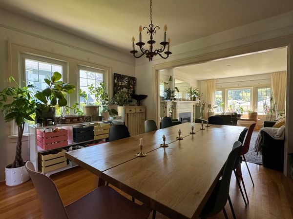 Charming Oak Bay Cottage