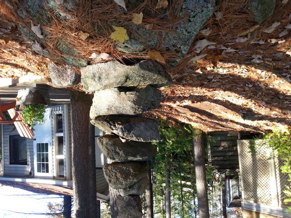 Beautiful Lakeside Cottage. Boat Access. Great Swimming. Private.