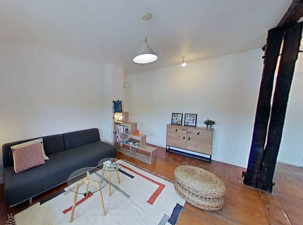 Appartement charmant de 42m² dans un immeuble ancien avec colombages et vue sur la Seine