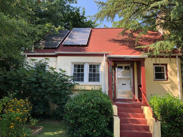 Two  bedroom home in friendly neighborhood near Washington DC.