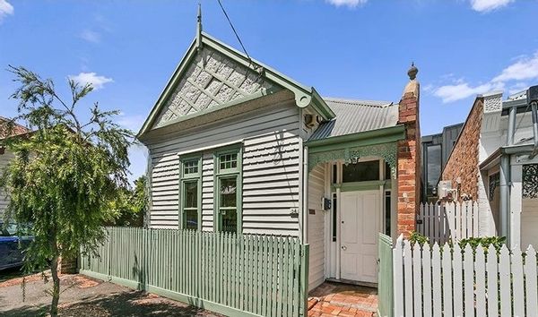 Hidden Retreat Minutes from the City, Remote Work Ready