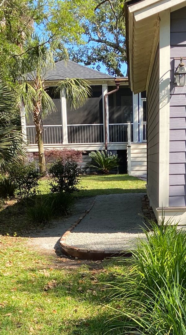 Cute Beach Bungalow in Quiet Neighborhood