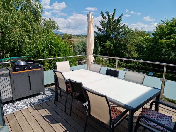 Maison familiale avec jacuzzi, jardin et vue Mont-Blanc, à 20 min du centre  de Genève.